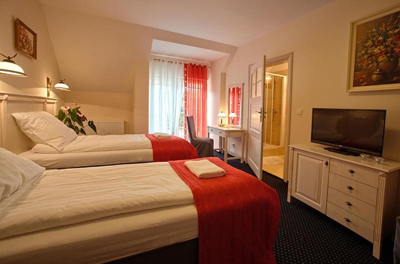 Osada Dankow Hotel Milomlyn Exterior photo